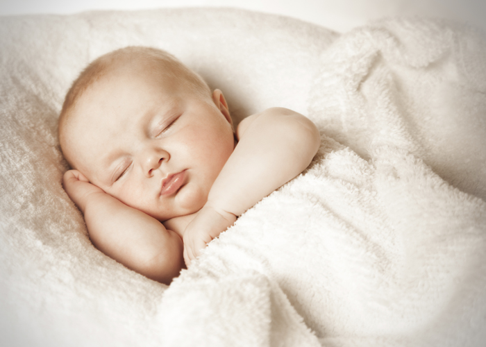 bayi rewel, bayi menangis, penyebab bayi rewel, mengatasi bayi rewel, menangani bayi rewel, menenangkan bayi rewel, bayi susah tidur