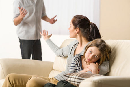 orangtua bertengkar, orangtua sering bertengkar